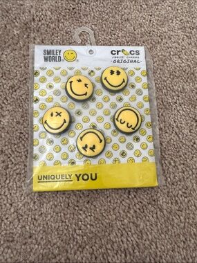 CROCS Smiley World Yellow Emoji Jibbitz Charms - Pack of 5